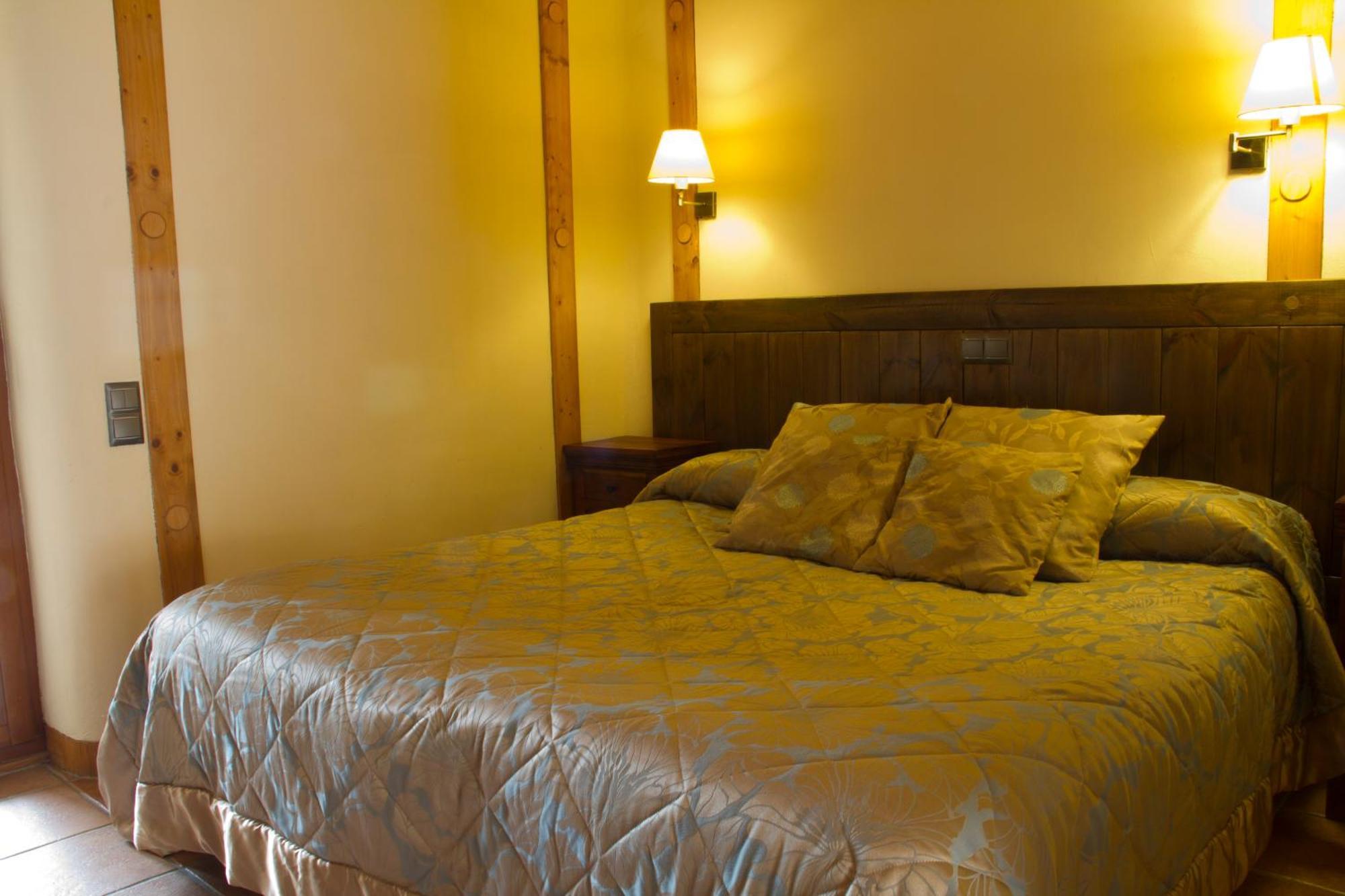Mas Del Bot Guest House Valderrobres Room photo